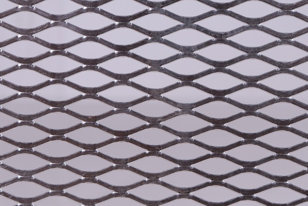 14 x 4.8mm flattened expanded metal, aluminium