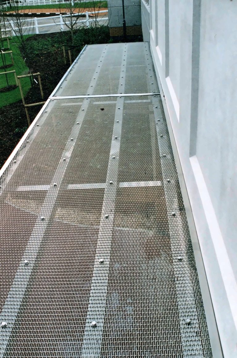 Canopy with mesh panels